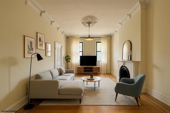 Primary Photo - 19 Henry St