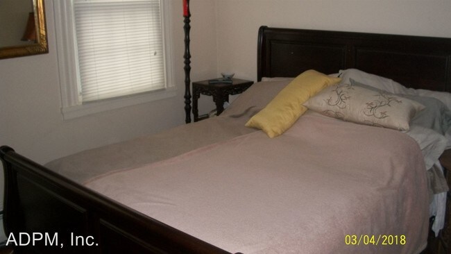 Building Photo - 2 br, 1.5 bath House - 234 Main St. #1