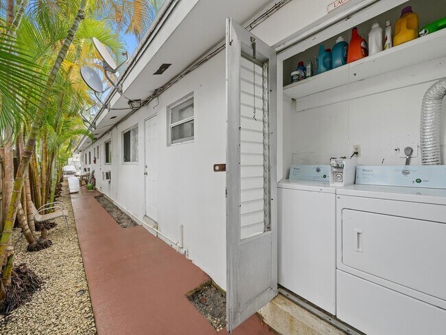 Building Photo - 1219 NE 14th Ave