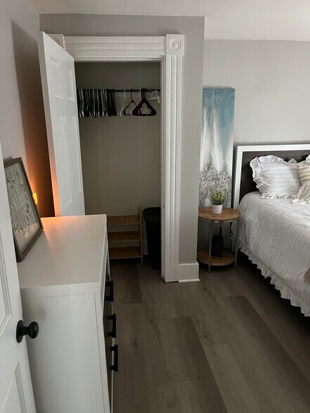 Building Photo - 549 Hevey St