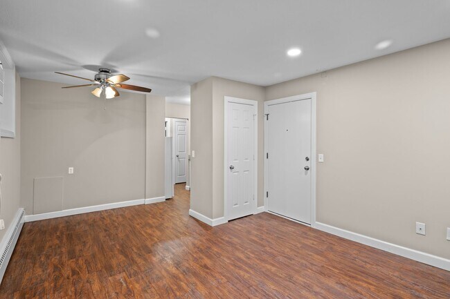 Building Photo - Spacious 1BR/1Bath apartment available Now!