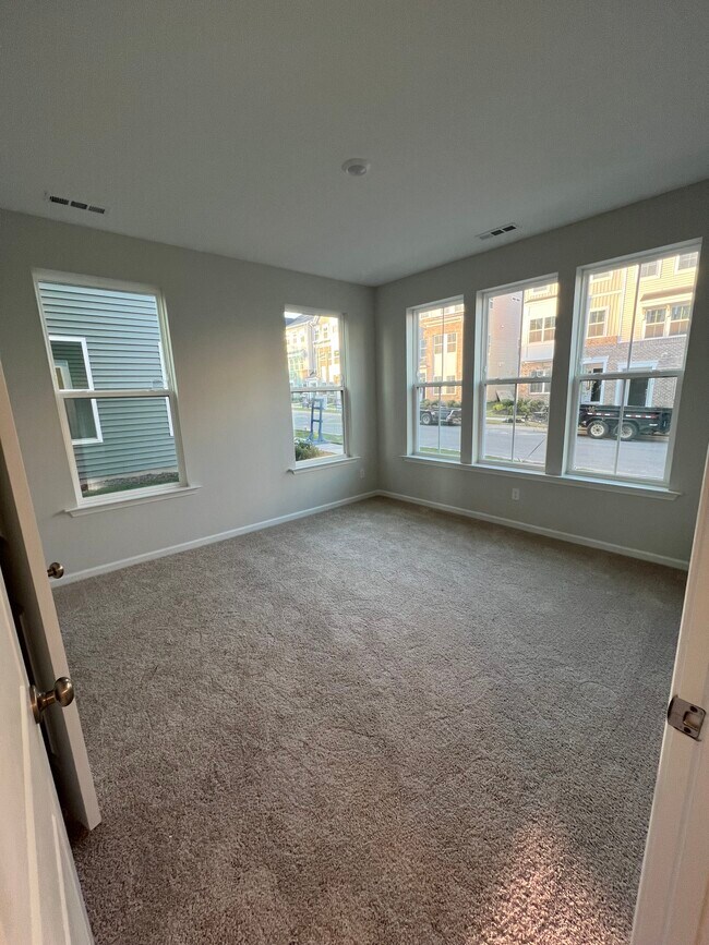 Building Photo - 375 Chesapeake Cmns St