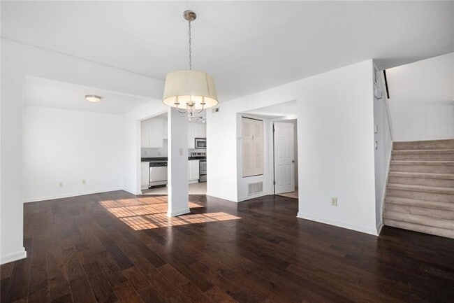 Building Photo - 1468 Briarwood Rd NE