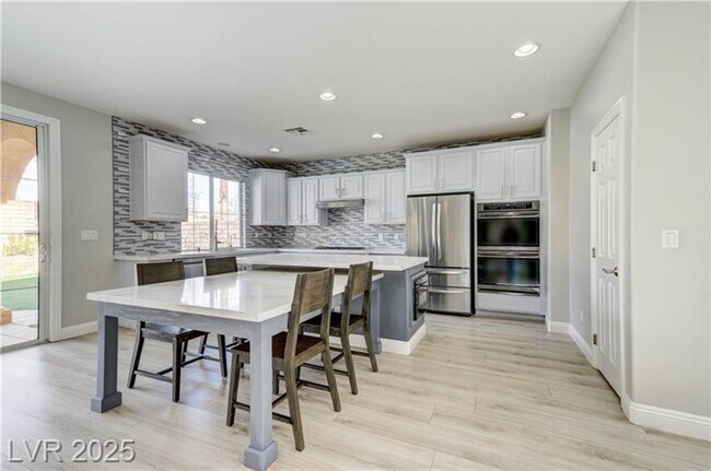 Building Photo - Stunning Home in Gated Community ~ Paseos ...