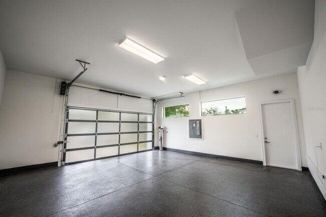 Building Photo - 3010 W Trilby Ave