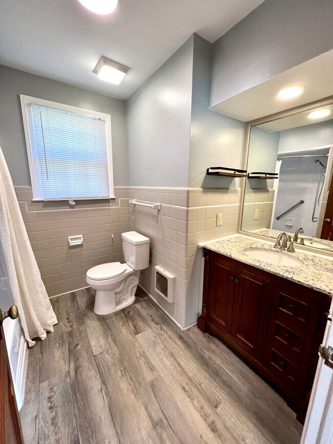 Building Photo - Available Now! $2000/MO Donelson living in...