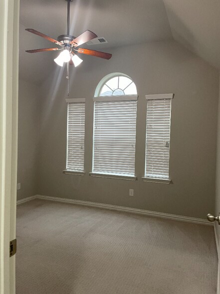 Building Photo - 6809 Helena Way