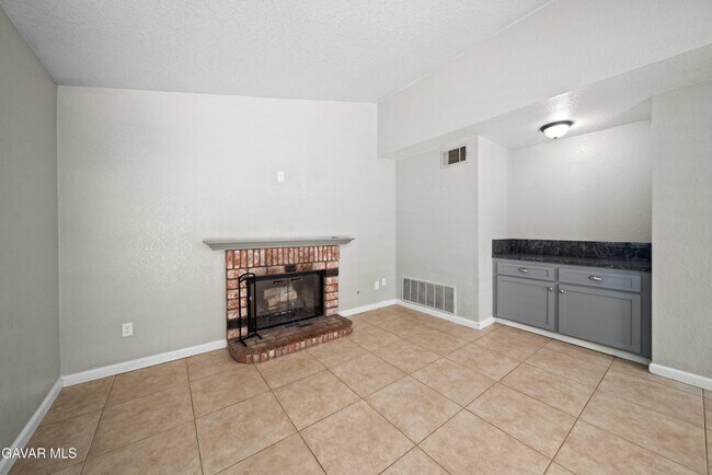 Building Photo - 43007 Pearlwood Dr