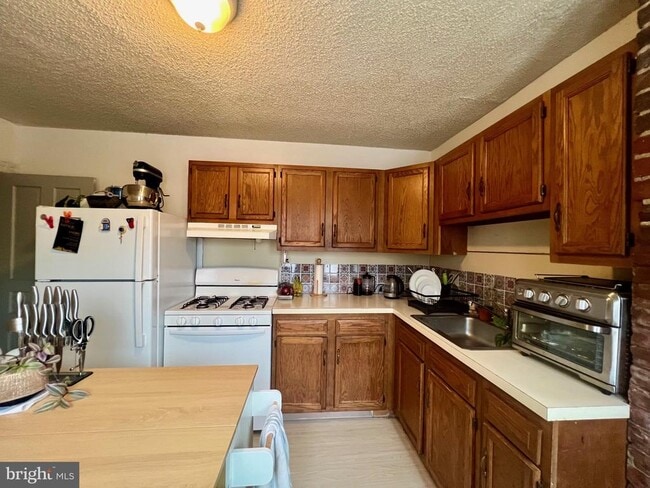 Building Photo - 1507 W 14th St