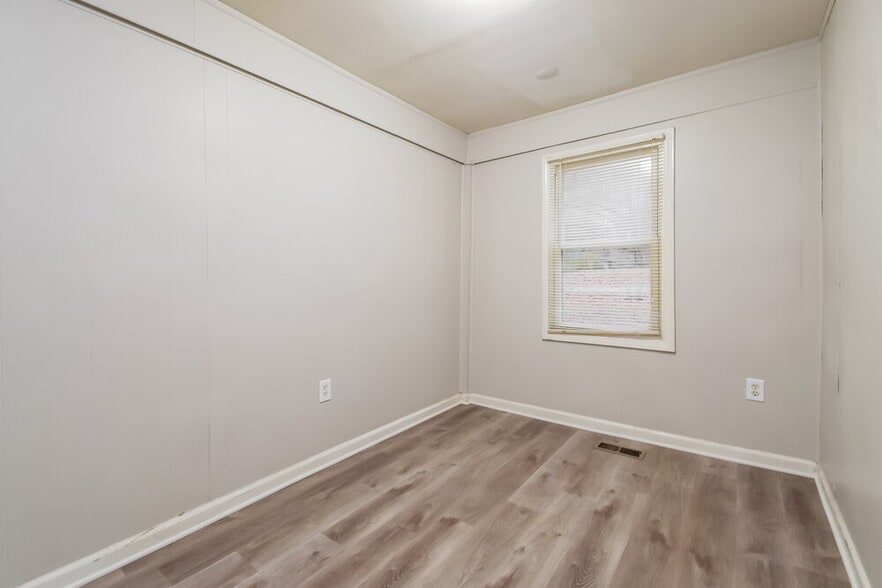 Building Photo - 5578 Owens Dr