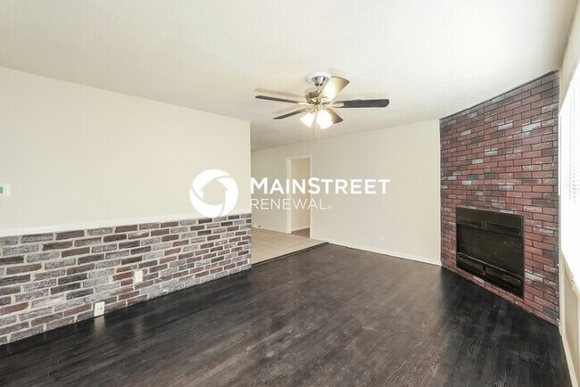 Building Photo - 4 Bedroom Pet-Friendly Home in Grandview, ...