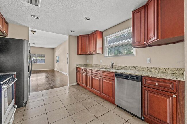 Building Photo - 2501 W Gray St