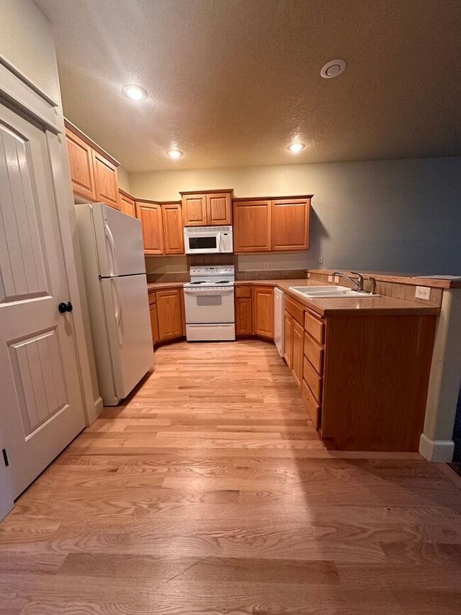 Building Photo - Great Southeast Boise Location!