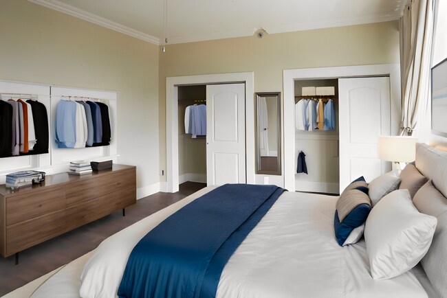 Building Photo - 3 bedroom, 2 bath apartment located in the...
