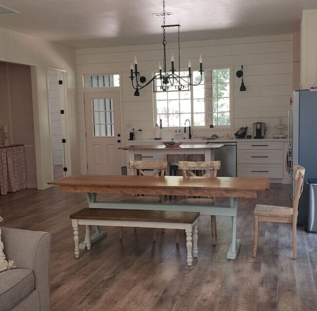 Building Photo - Charming 2BR House in Coldspring