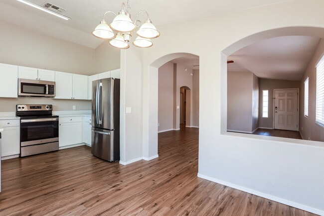 Building Photo - 9009 E Kinross Dr