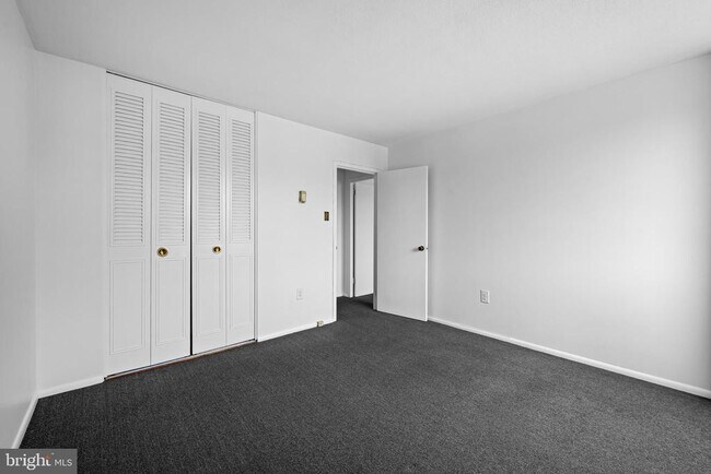 Building Photo - 1 E University Pkwy