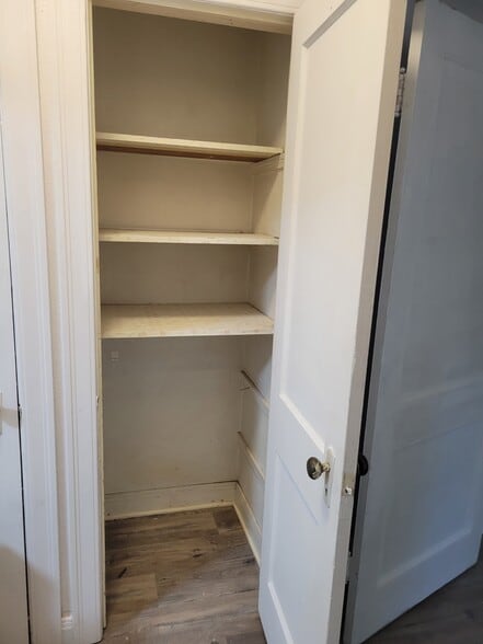 Building Photo - 515 W 7th Ave