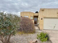 Building Photo - Foothills Hideaway