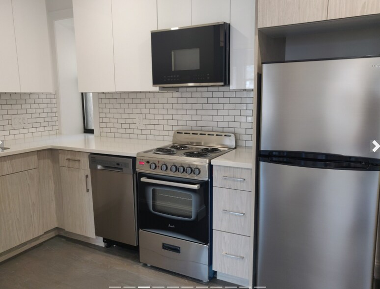 Building Photo - 137 Peterborough St