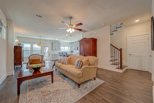 Building Photo - 1726 Summerlyn Ter Dr
