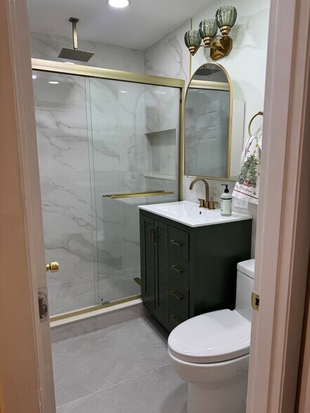 Building Photo - 10 Linda Ln