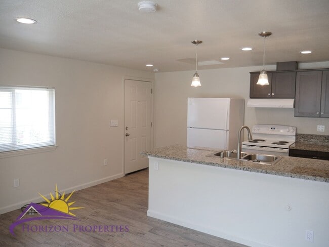 Building Photo - 2221 Rhoda Way