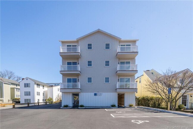 Building Photo - 201 Main St