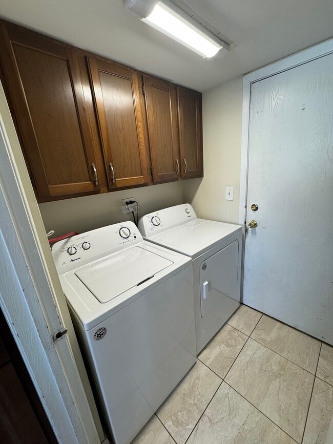 Building Photo - 448 Ferndale Ct