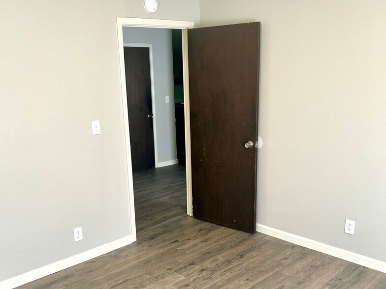 Building Photo - 16 Rossfield Cv