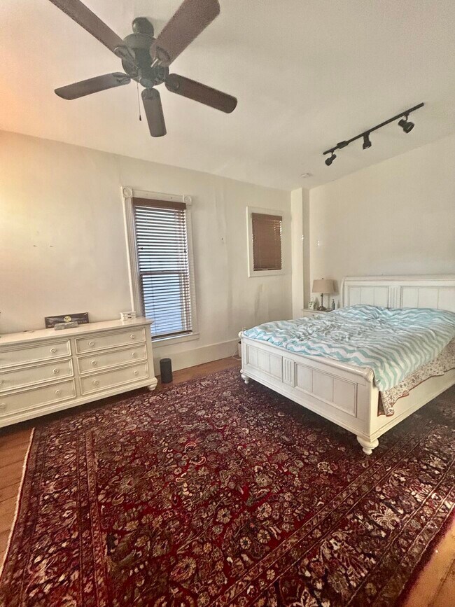 Building Photo - 1682 Bagley St