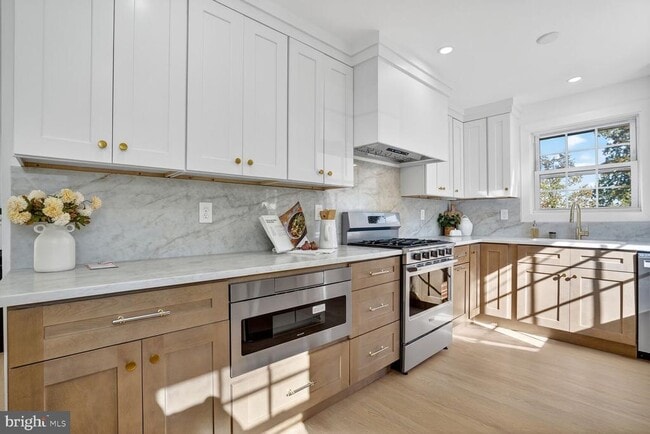 Building Photo - 8915 Sylvania St