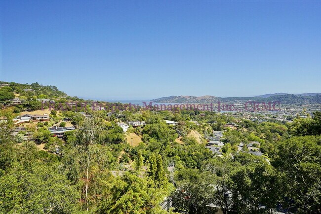 Building Photo - Stylish Greenbrae Home with Sweeping Views...