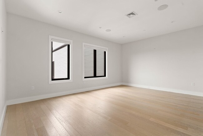 Building Photo - 51 Silver St