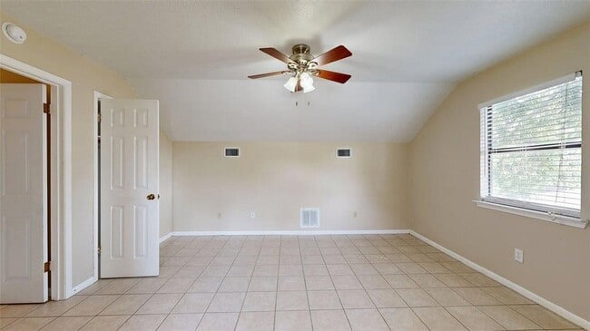 Building Photo - 1002 Hardwood Ln