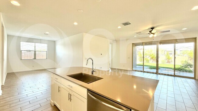 Building Photo - 2064 W Sienna Bouquet Pl