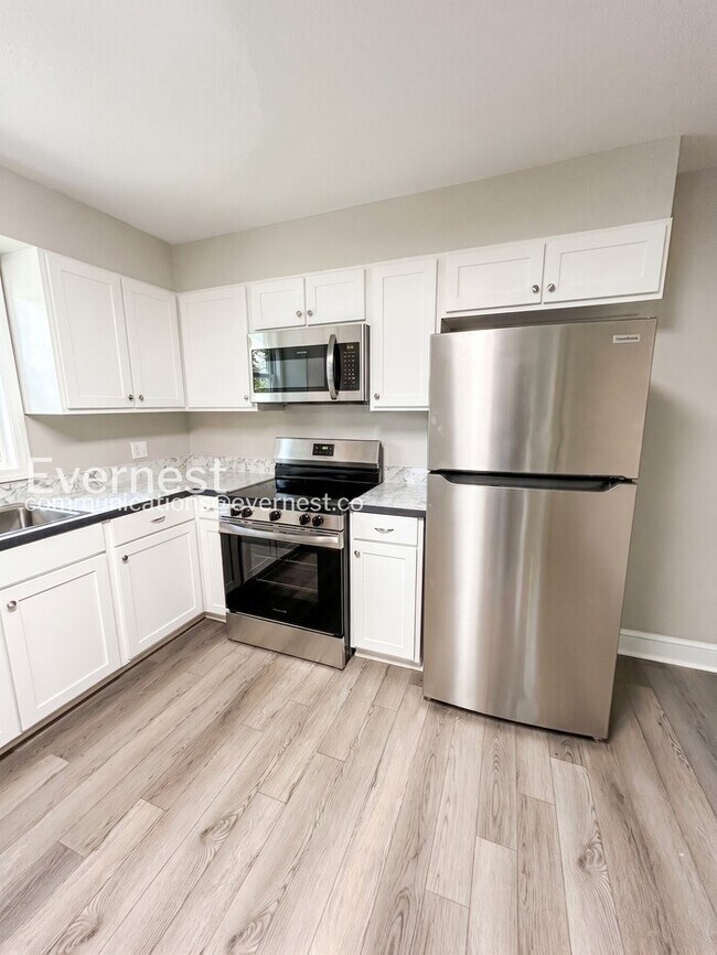 Building Photo - 112 Tabor St