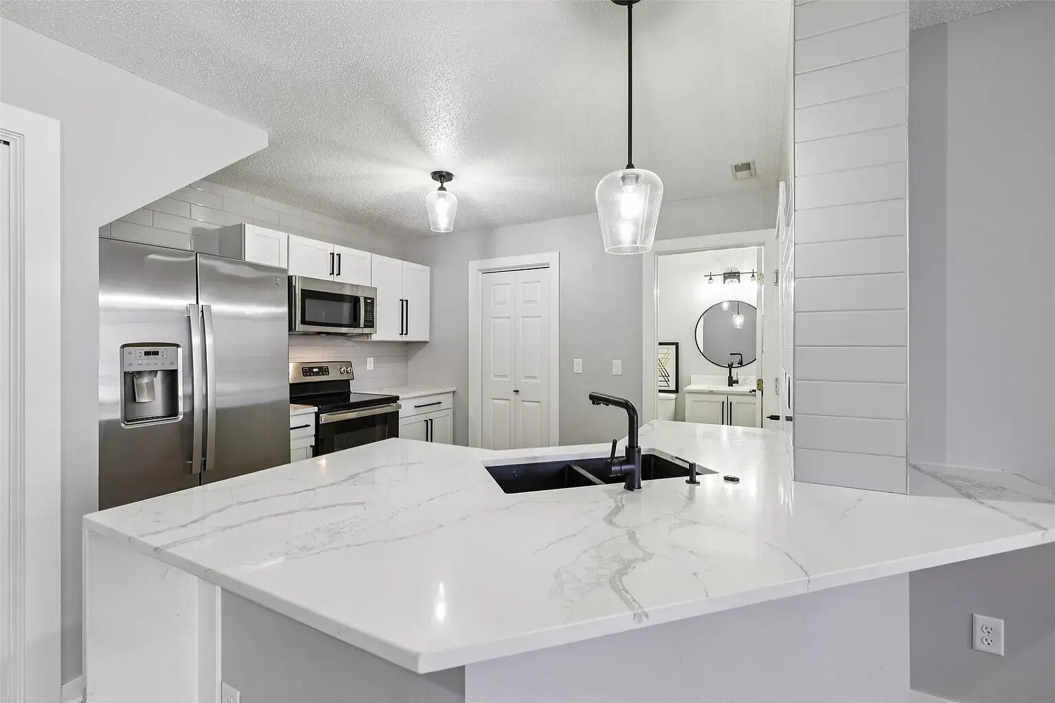 Building Photo - 811 Burr Oaks Dr