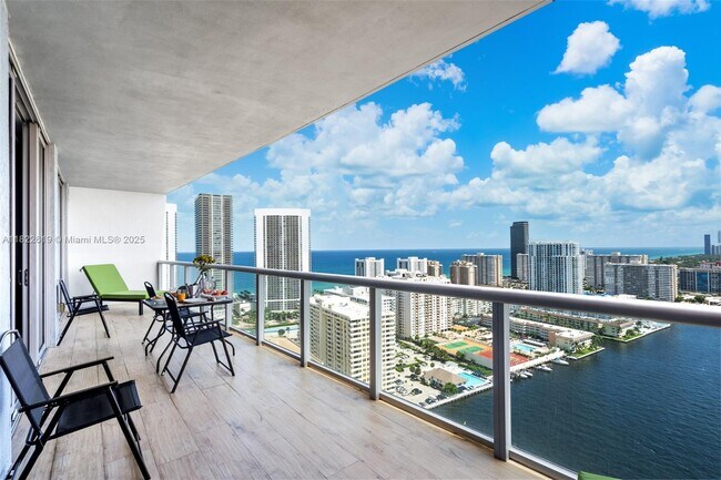 Building Photo - 2600 E Hallandale Beach Blvd