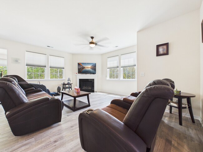 Building Photo - 1379 Corey Cabin Ct