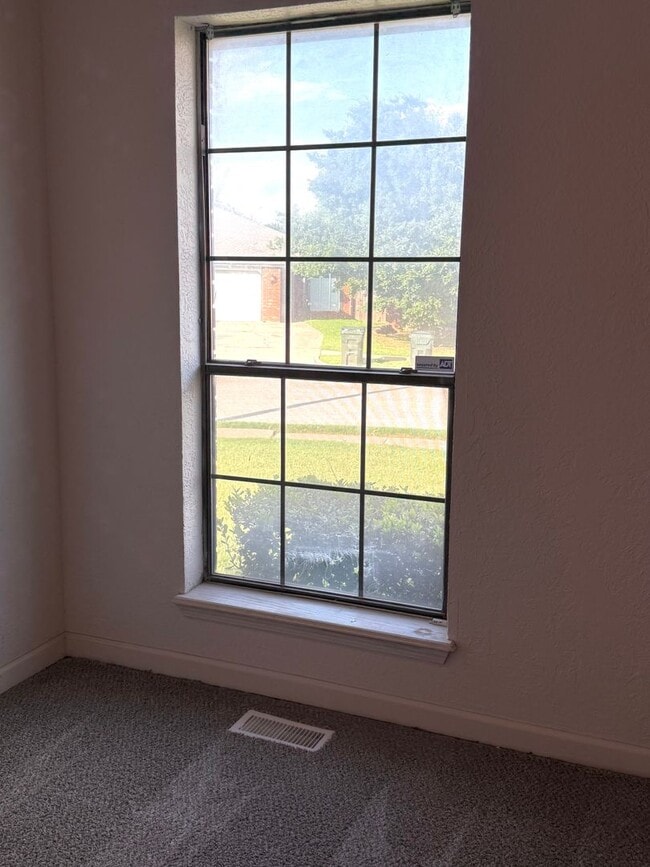 Building Photo - Chic upscale West Norman 2-bed 2.5 bath 2-...