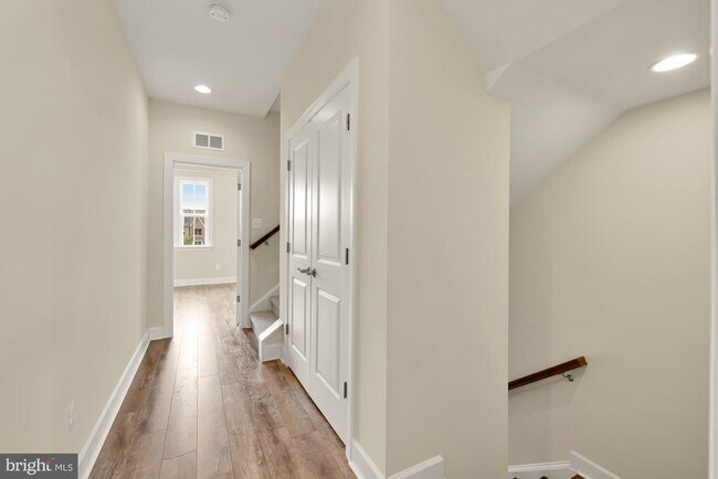 Building Photo - 4707 Van Buren St