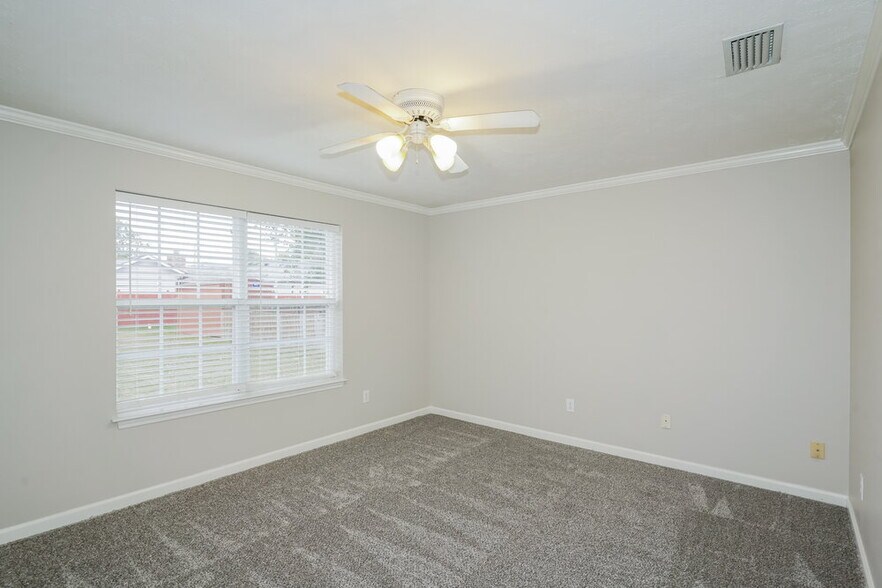 Building Photo - 897 Lavergne Ln