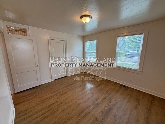 Building Photo - 2620 Woodbine Ave