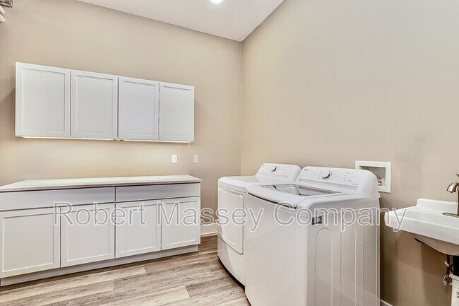 Building Photo - 1958 Bonnycastle Ave