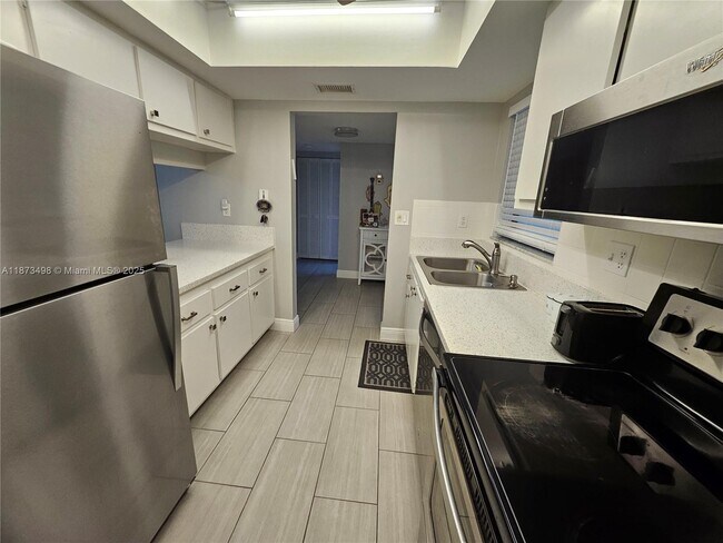Building Photo - 8600 NW 34th Pl