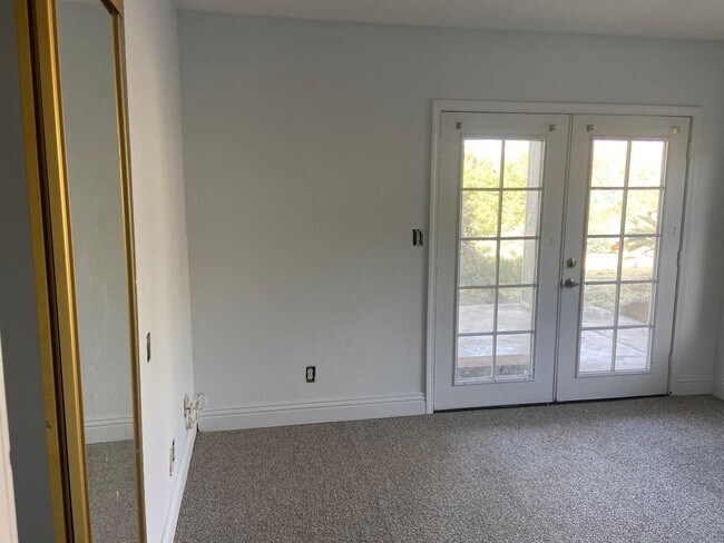 Building Photo - 9149 Rosedale Dr