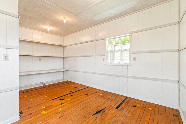 Building Photo - 936 Girls Ranch Rd