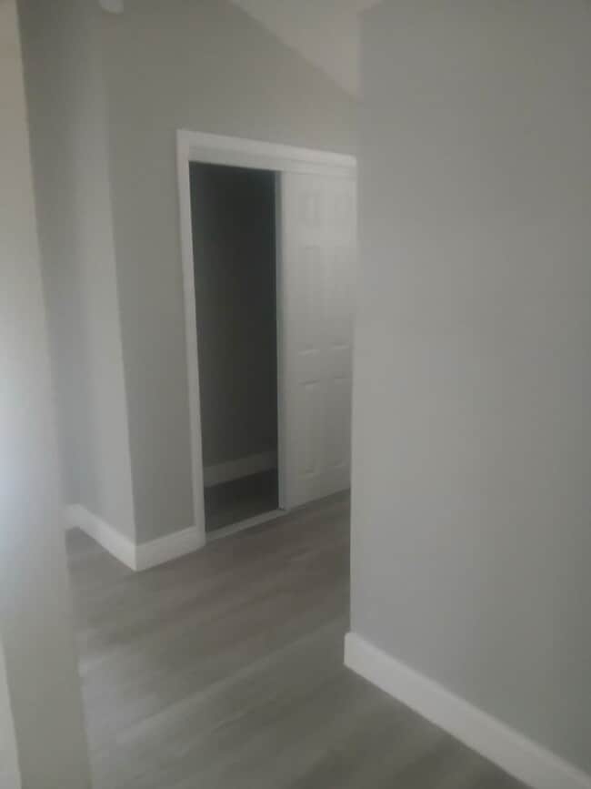 Building Photo - Cozy 1BR Home with Spacious Front Patio, Ample Parking, and Private Backyard in Zephyrhills!