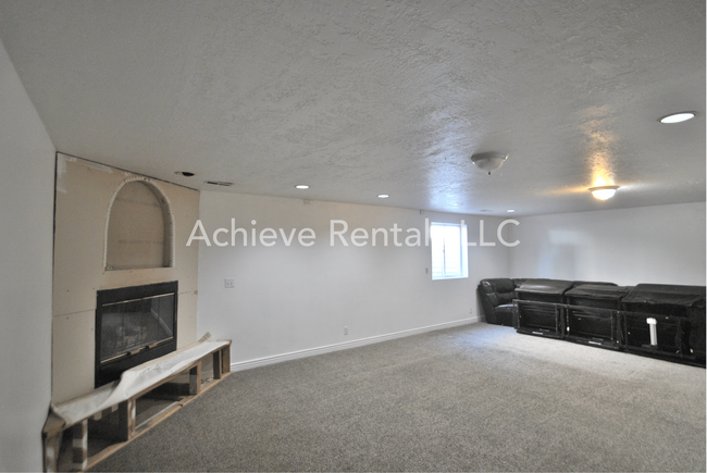 Building Photo - 170 S 460 E
